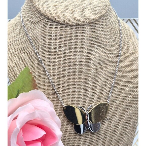 Avon Two Tone Butterfly Pendant Necklace Gold & Silver Tone 16" MINT Condition - Picture 3 of 8